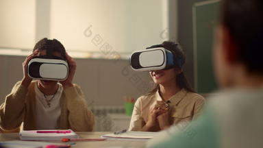 学生眼镜学习学校孩子们沉浸虚拟现实